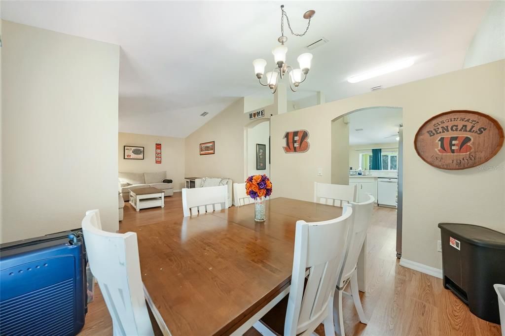 Activo con contrato: $270,000 (3 camas, 2 baños, 1640 Pies cuadrados)