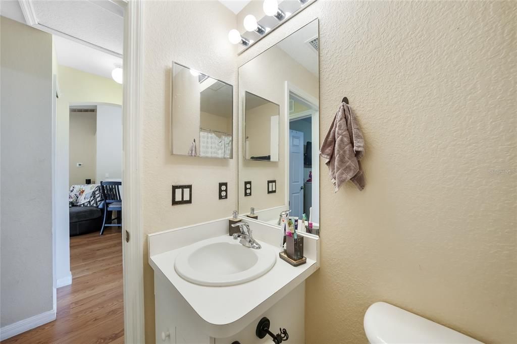 Activo con contrato: $270,000 (3 camas, 2 baños, 1640 Pies cuadrados)