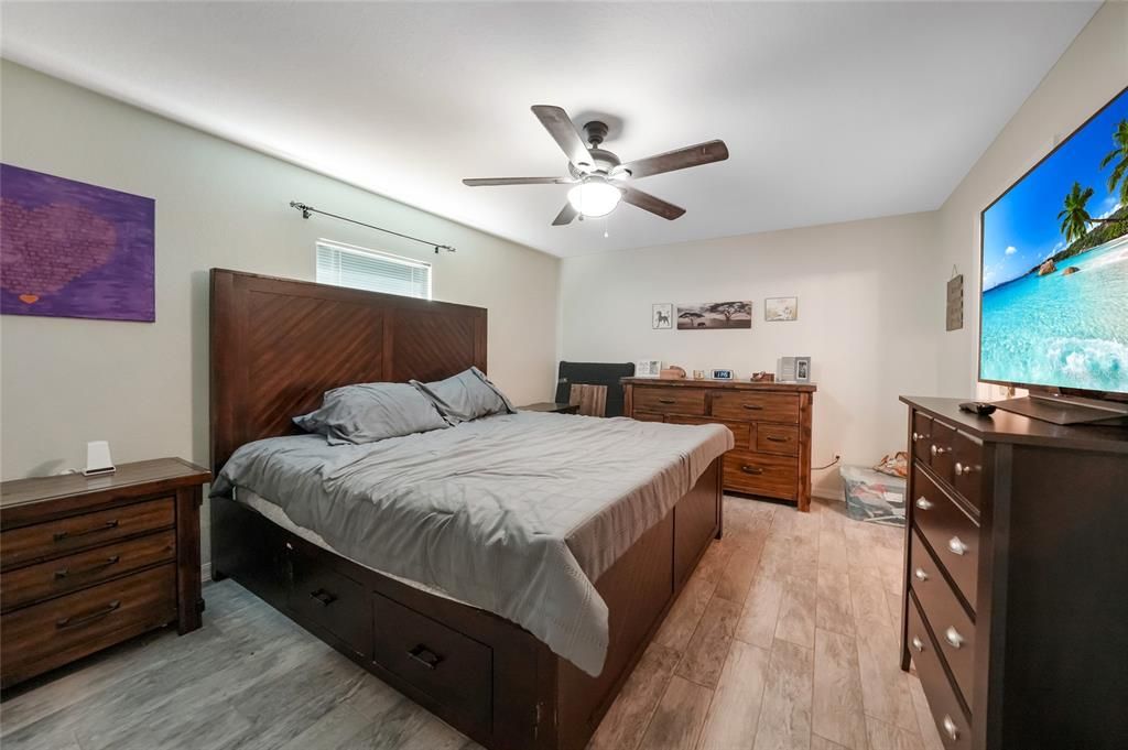 Activo con contrato: $270,000 (3 camas, 2 baños, 1640 Pies cuadrados)