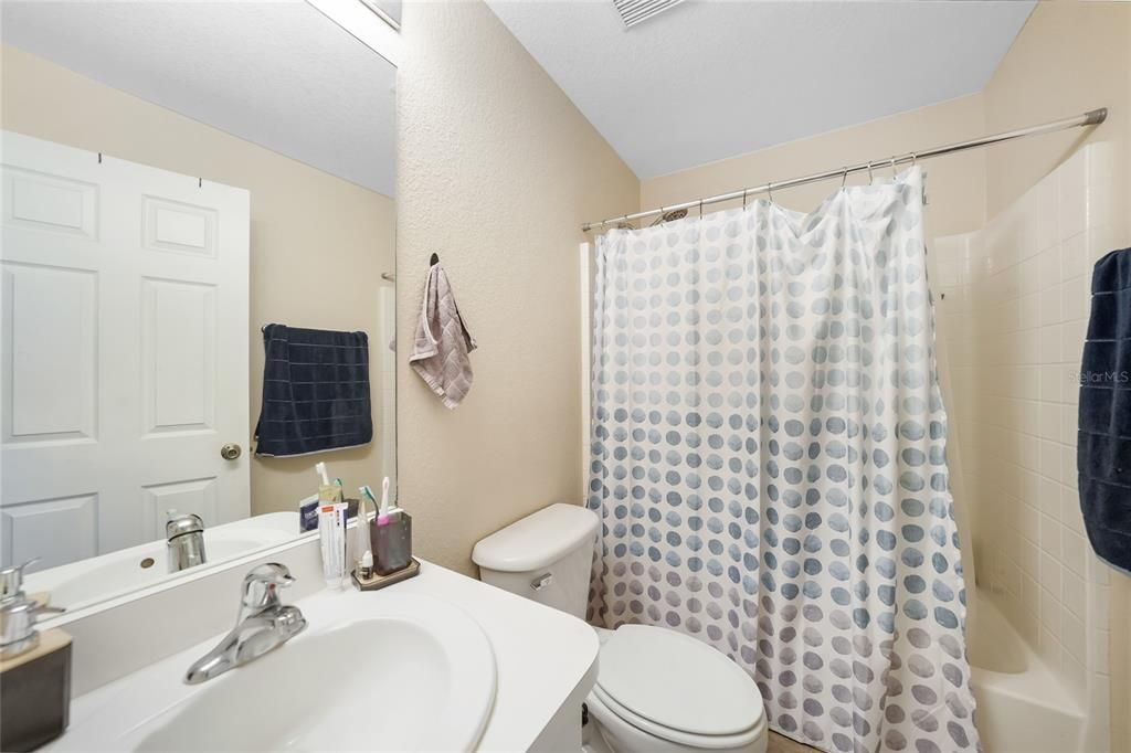 Activo con contrato: $270,000 (3 camas, 2 baños, 1640 Pies cuadrados)