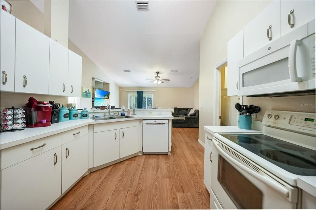 Activo con contrato: $270,000 (3 camas, 2 baños, 1640 Pies cuadrados)