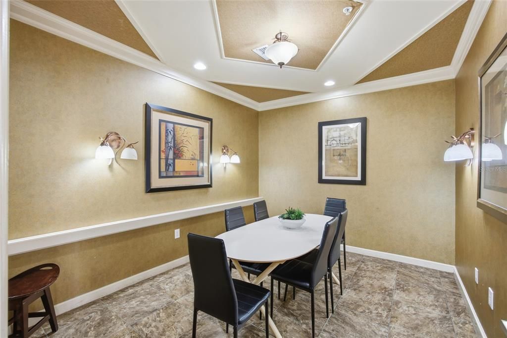 待售: $249,999 (2 贝兹, 1 浴室, 996 平方英尺)