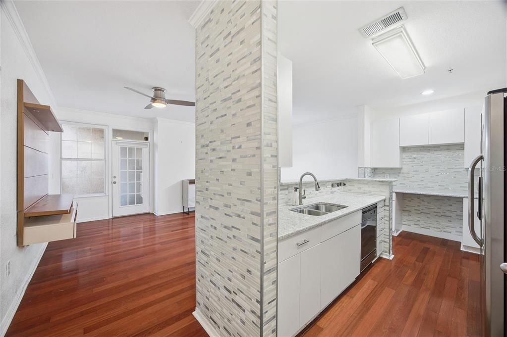 待售: $249,999 (2 贝兹, 1 浴室, 996 平方英尺)