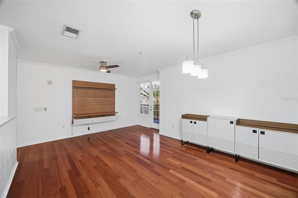 待售: $249,999 (2 贝兹, 1 浴室, 996 平方英尺)