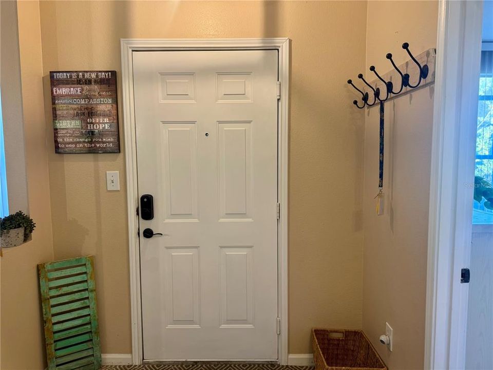 For Sale: $227,500 (1 beds, 1 baths, 701 Square Feet)