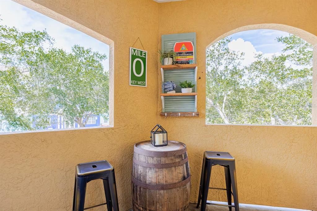 For Sale: $227,500 (1 beds, 1 baths, 701 Square Feet)