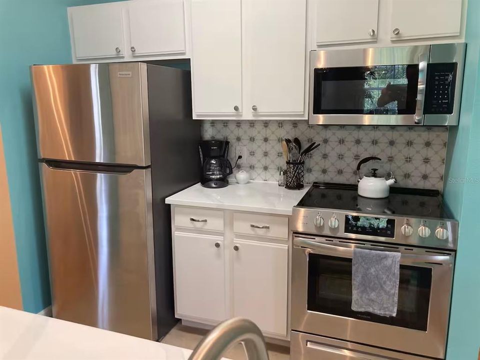 For Sale: $227,500 (1 beds, 1 baths, 701 Square Feet)