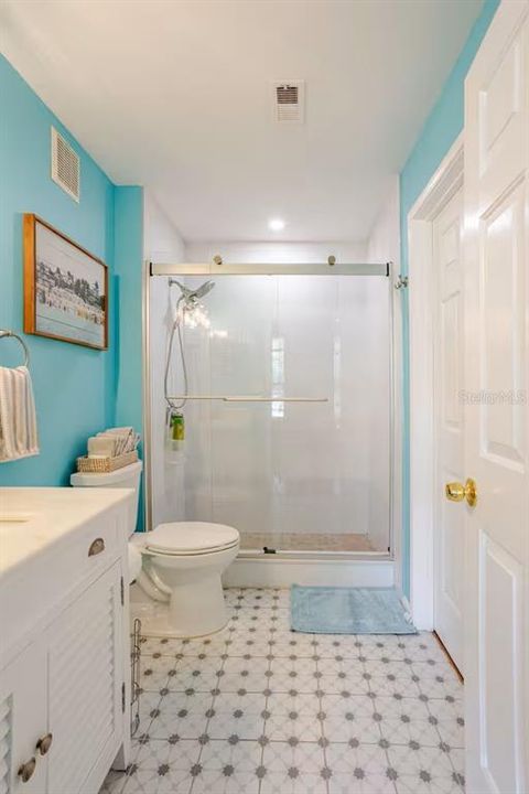 For Sale: $227,500 (1 beds, 1 baths, 701 Square Feet)