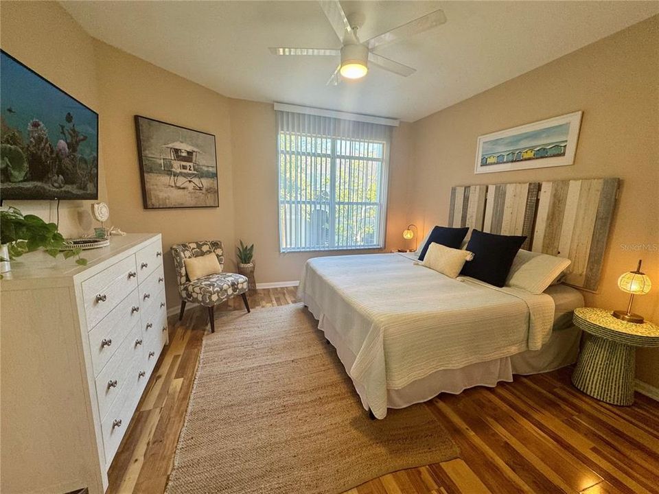 For Sale: $227,500 (1 beds, 1 baths, 701 Square Feet)