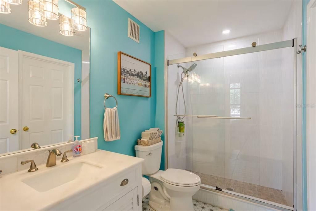 For Sale: $227,500 (1 beds, 1 baths, 701 Square Feet)