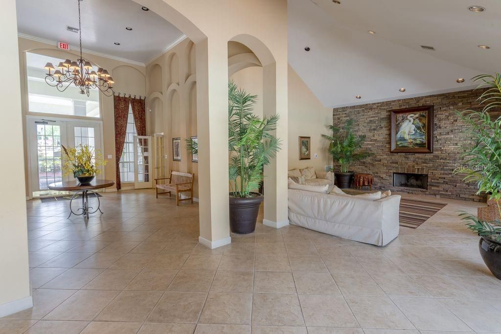 For Sale: $227,500 (1 beds, 1 baths, 701 Square Feet)