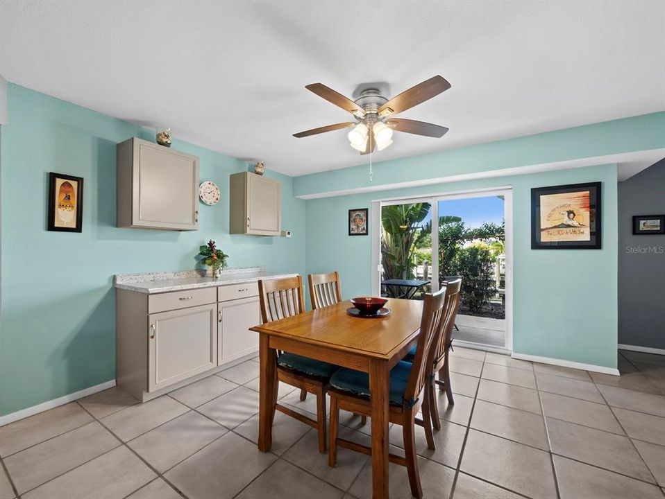 На продажу: $1,599,000 (3 спален, 3 ванн, 2377 Квадратных фут)