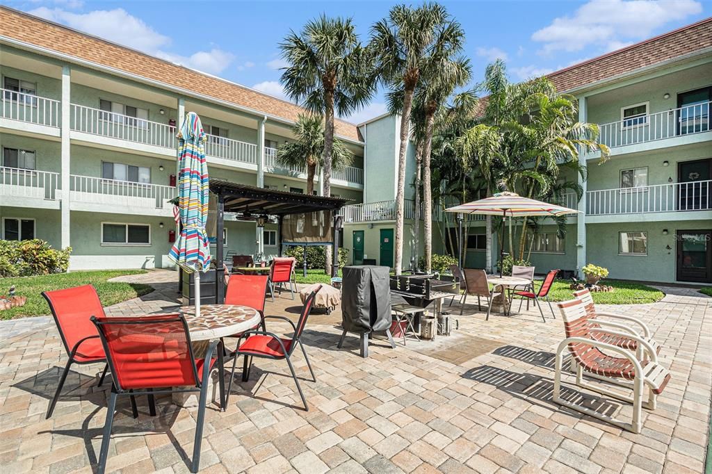 For Sale: $145,000 (2 beds, 2 baths, 1000 Square Feet)