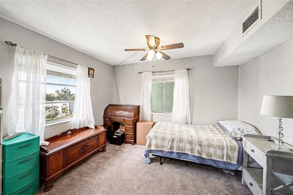 For Sale: $145,000 (2 beds, 2 baths, 1000 Square Feet)