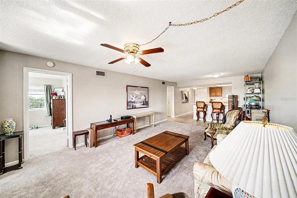 For Sale: $145,000 (2 beds, 2 baths, 1000 Square Feet)