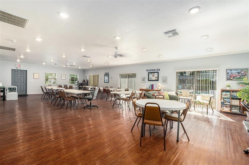 For Sale: $145,000 (2 beds, 2 baths, 1000 Square Feet)