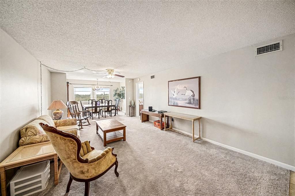 For Sale: $145,000 (2 beds, 2 baths, 1000 Square Feet)