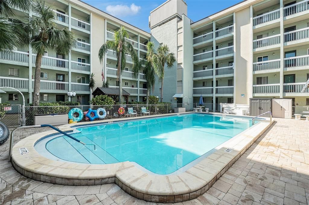 For Sale: $145,000 (2 beds, 2 baths, 1000 Square Feet)