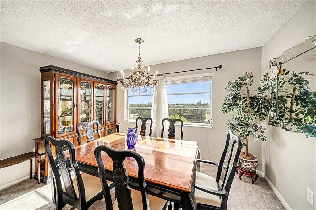 For Sale: $145,000 (2 beds, 2 baths, 1000 Square Feet)