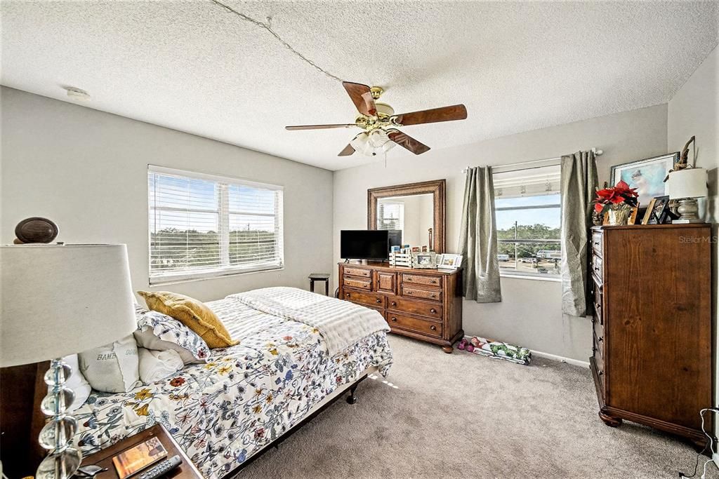 For Sale: $145,000 (2 beds, 2 baths, 1000 Square Feet)