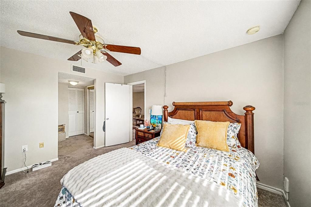 For Sale: $145,000 (2 beds, 2 baths, 1000 Square Feet)