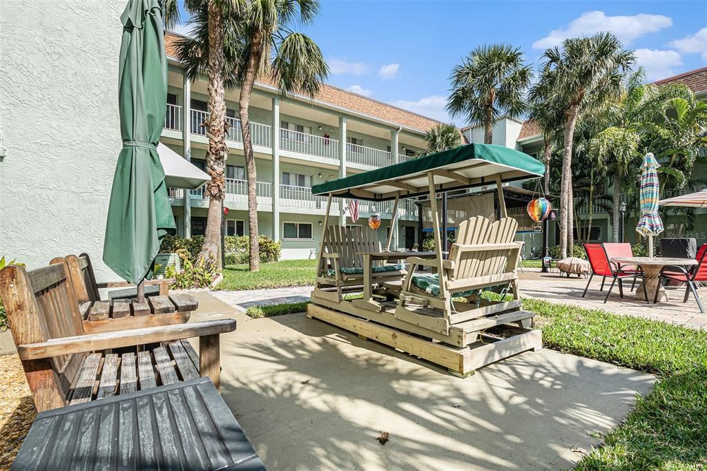 For Sale: $145,000 (2 beds, 2 baths, 1000 Square Feet)