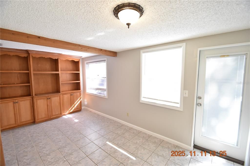 For Rent: $1,995 (3 beds, 2 baths, 1311 Square Feet)