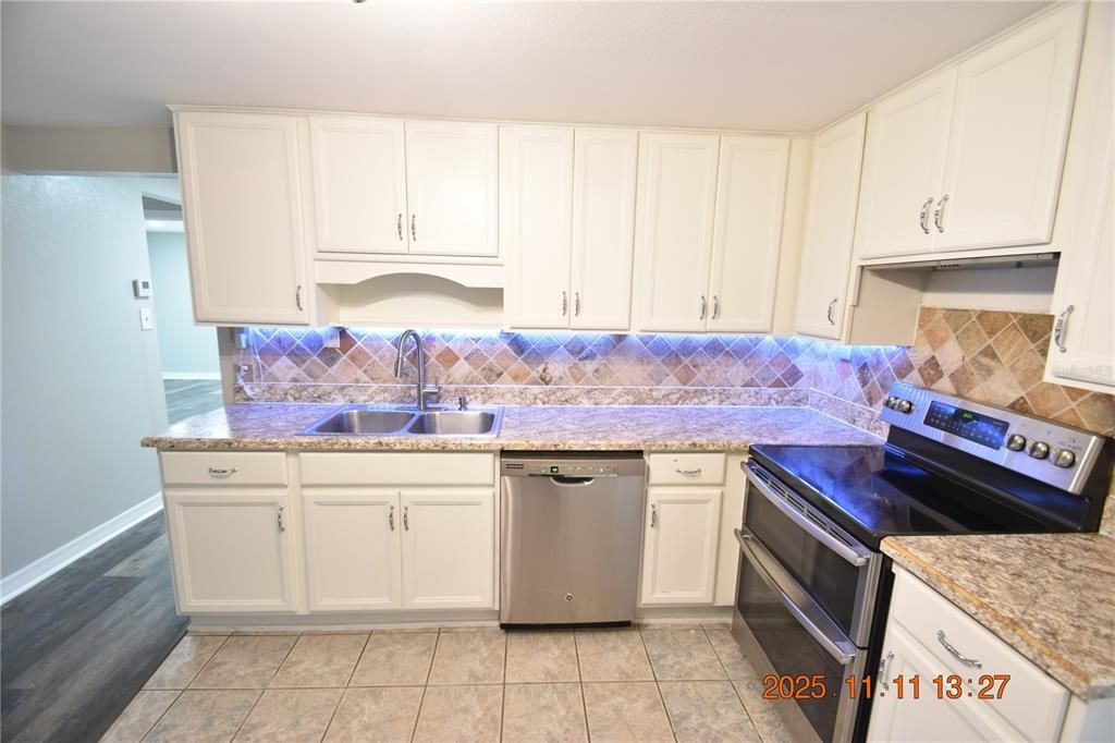 For Rent: $1,995 (3 beds, 2 baths, 1311 Square Feet)