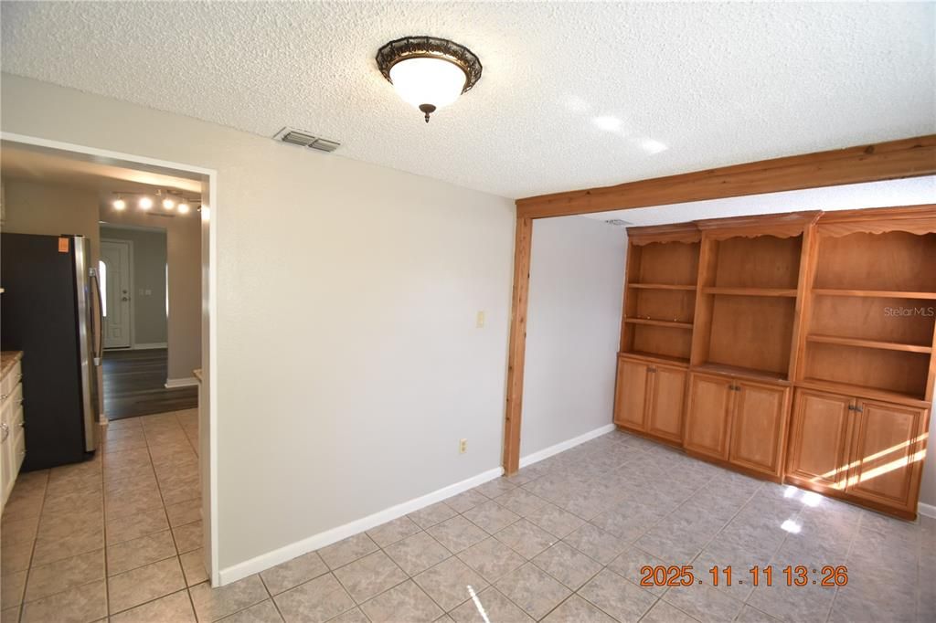 For Rent: $1,995 (3 beds, 2 baths, 1311 Square Feet)