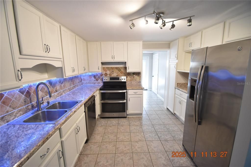 For Rent: $1,995 (3 beds, 2 baths, 1311 Square Feet)