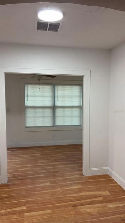 Active With Contract: $1,995 (2 beds, 1 baths, 1100 Square Feet)