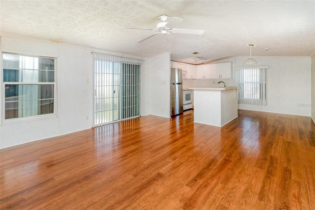 For Sale: $150,000 (2 beds, 2 baths, 960 Square Feet)