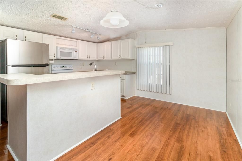 For Sale: $150,000 (2 beds, 2 baths, 960 Square Feet)