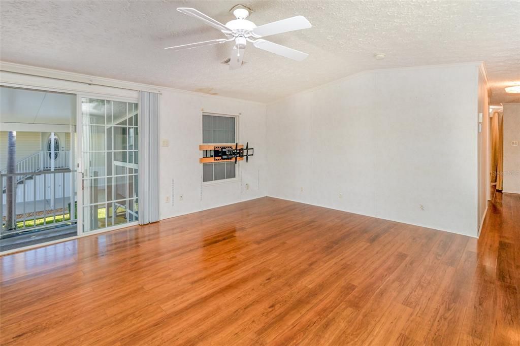 For Sale: $150,000 (2 beds, 2 baths, 960 Square Feet)