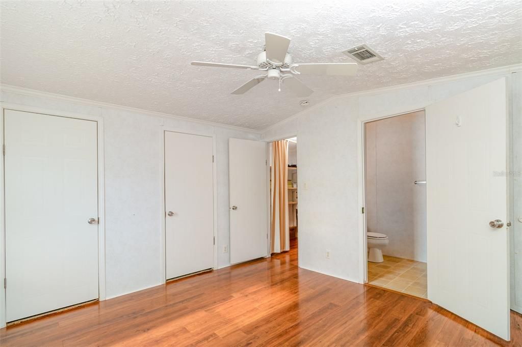 For Sale: $150,000 (2 beds, 2 baths, 960 Square Feet)