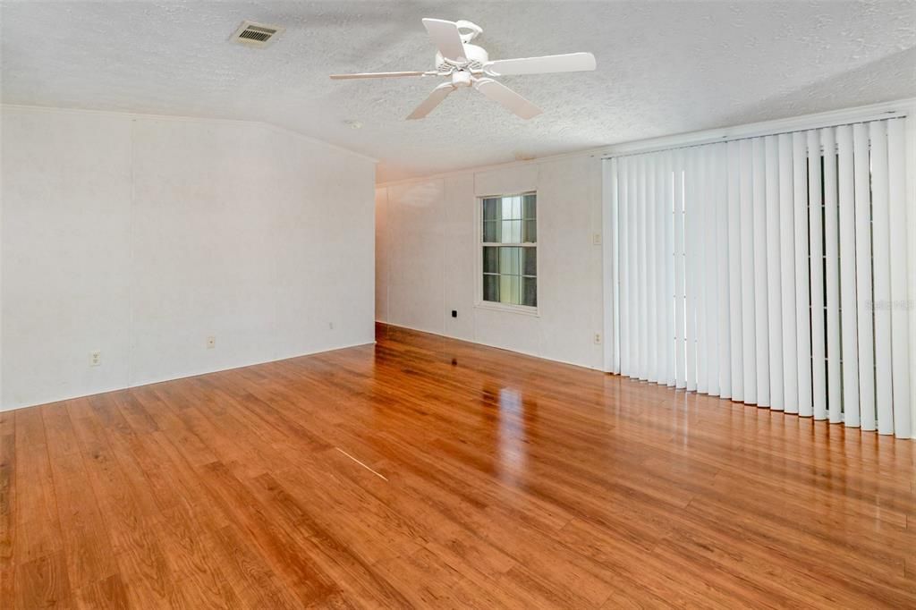 For Sale: $150,000 (2 beds, 2 baths, 960 Square Feet)