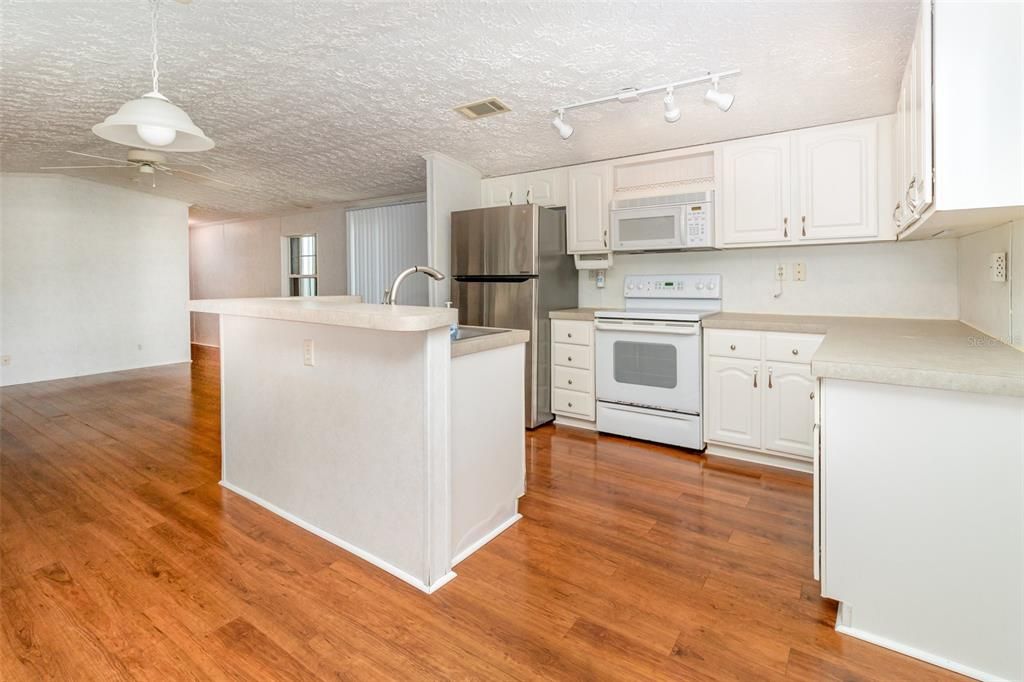 For Sale: $150,000 (2 beds, 2 baths, 960 Square Feet)