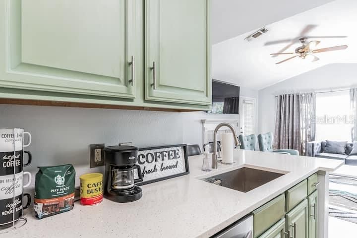 В аренду: $2,100 (3 спален, 2 ванн, 1335 Квадратных фут)