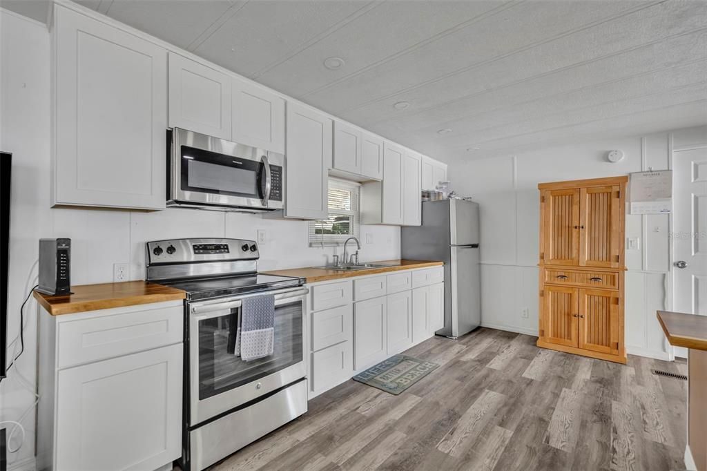 Active With Contract: $74,200 (2 beds, 2 baths, 840 Square Feet)