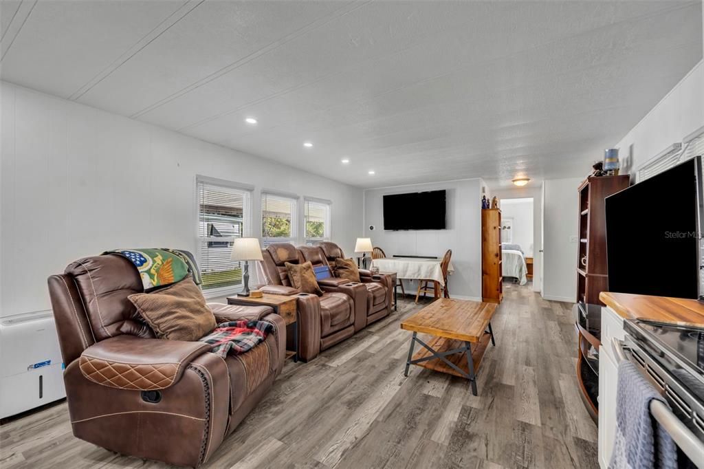 Active With Contract: $74,200 (2 beds, 2 baths, 840 Square Feet)