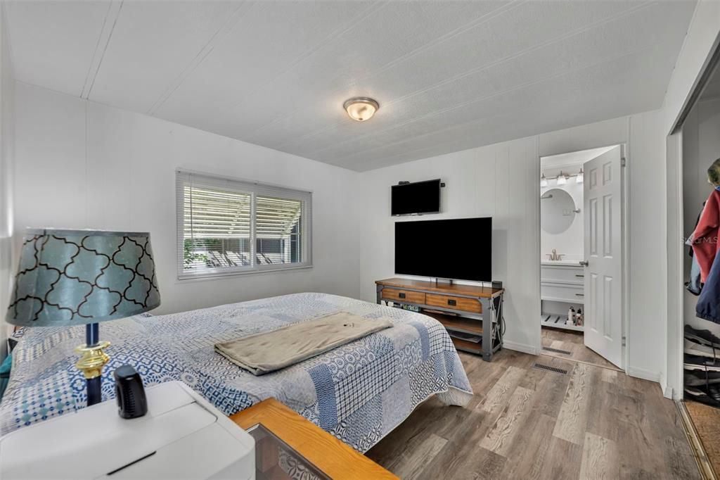 Active With Contract: $74,200 (2 beds, 2 baths, 840 Square Feet)