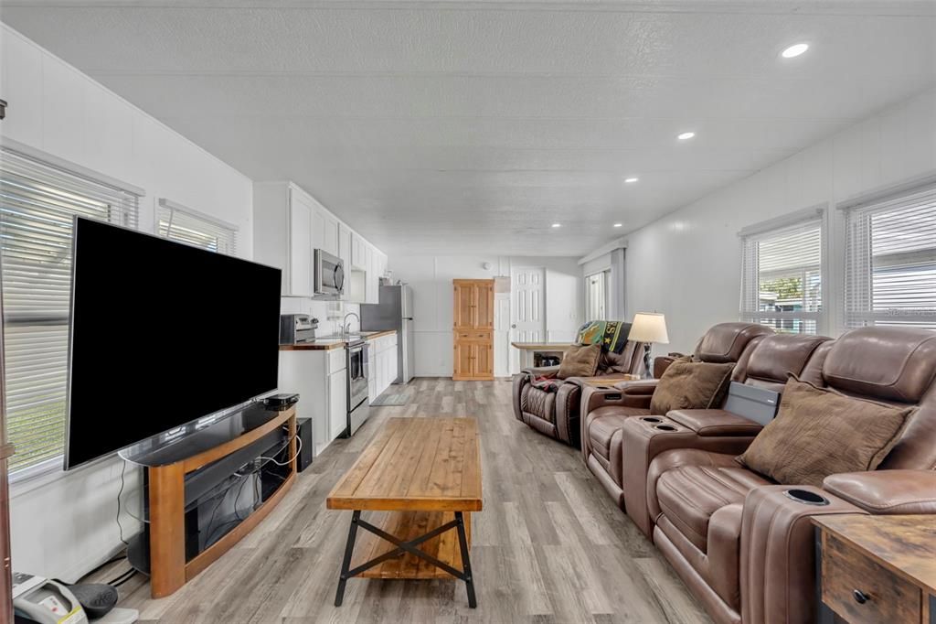 Active With Contract: $74,200 (2 beds, 2 baths, 840 Square Feet)