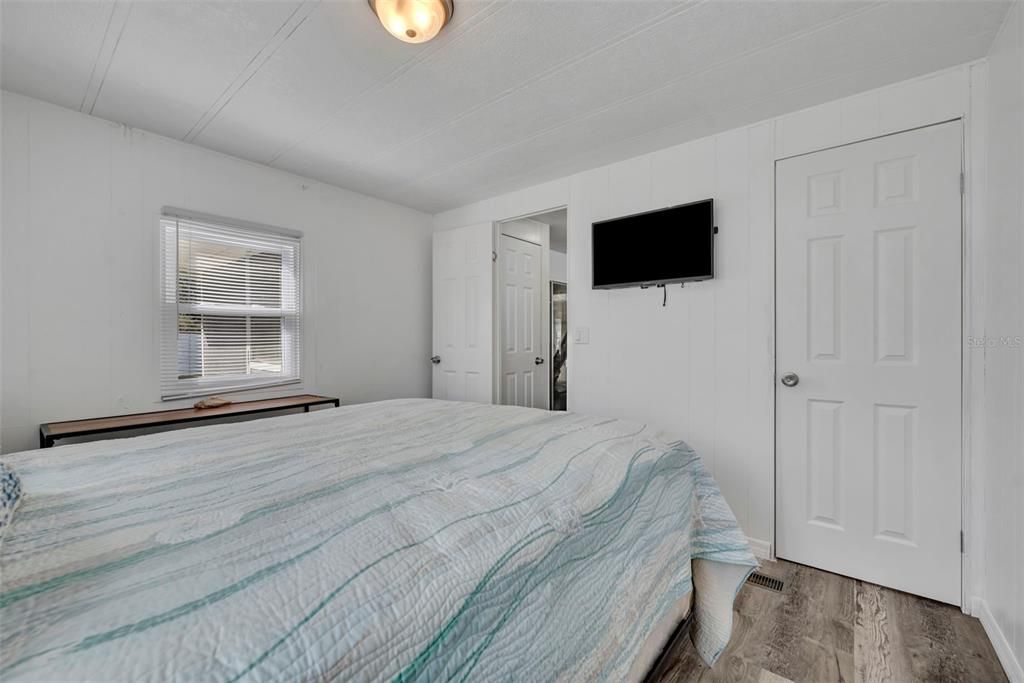 Active With Contract: $74,200 (2 beds, 2 baths, 840 Square Feet)