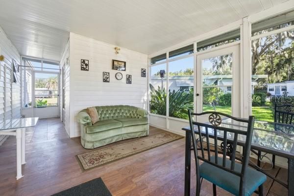 For Sale: $129,900 (2 beds, 2 baths, 1080 Square Feet)