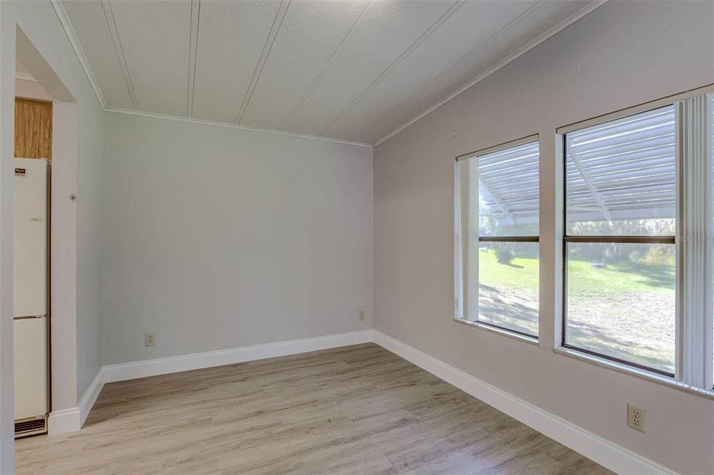 For Sale: $129,900 (2 beds, 2 baths, 1080 Square Feet)