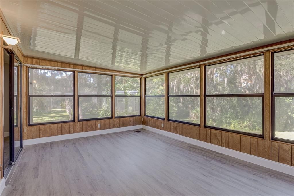 For Sale: $129,900 (2 beds, 2 baths, 1080 Square Feet)