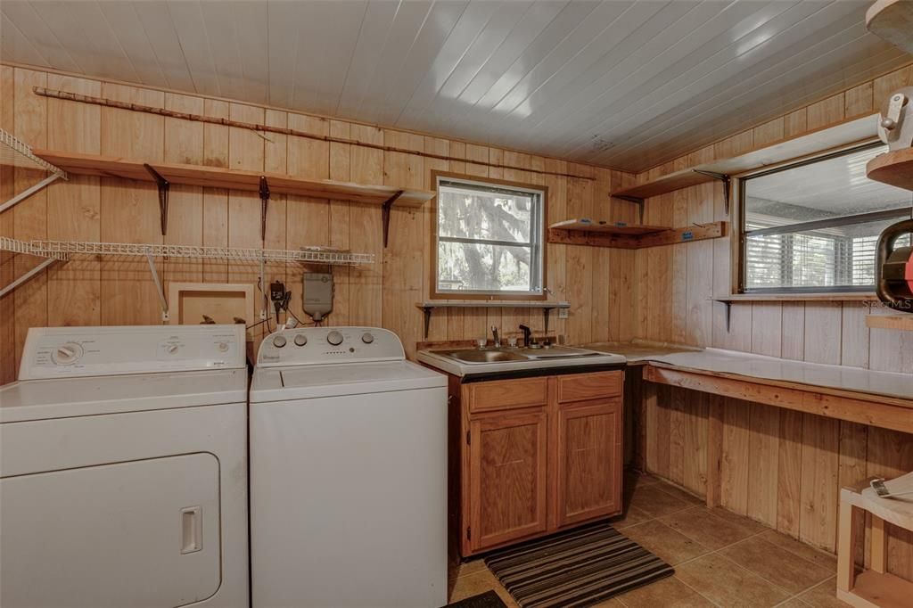 For Sale: $129,900 (2 beds, 2 baths, 1080 Square Feet)