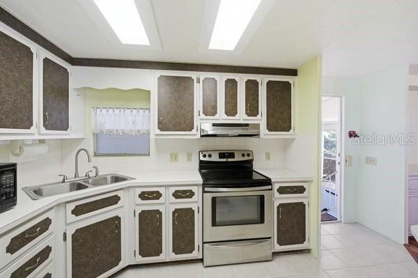 For Sale: $129,900 (2 beds, 2 baths, 1080 Square Feet)