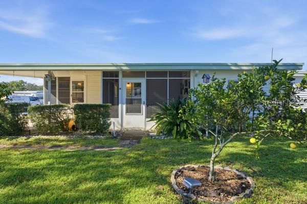 For Sale: $129,900 (2 beds, 2 baths, 1080 Square Feet)