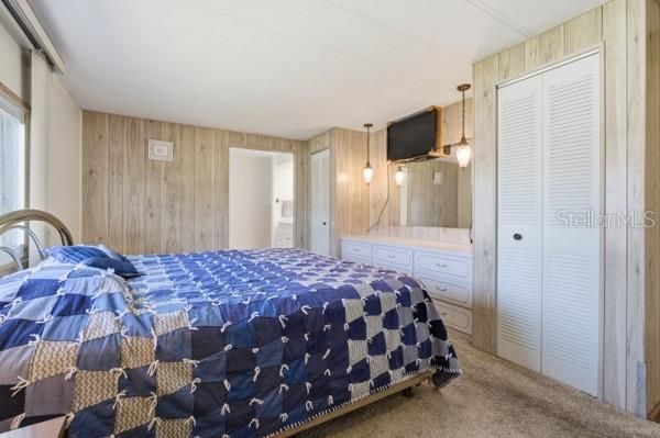 For Sale: $129,900 (2 beds, 2 baths, 1080 Square Feet)